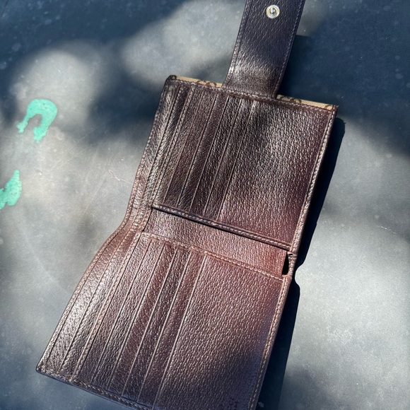 Gucci Women’s Wallet with Interlocking G’s - Picture 4 of 9